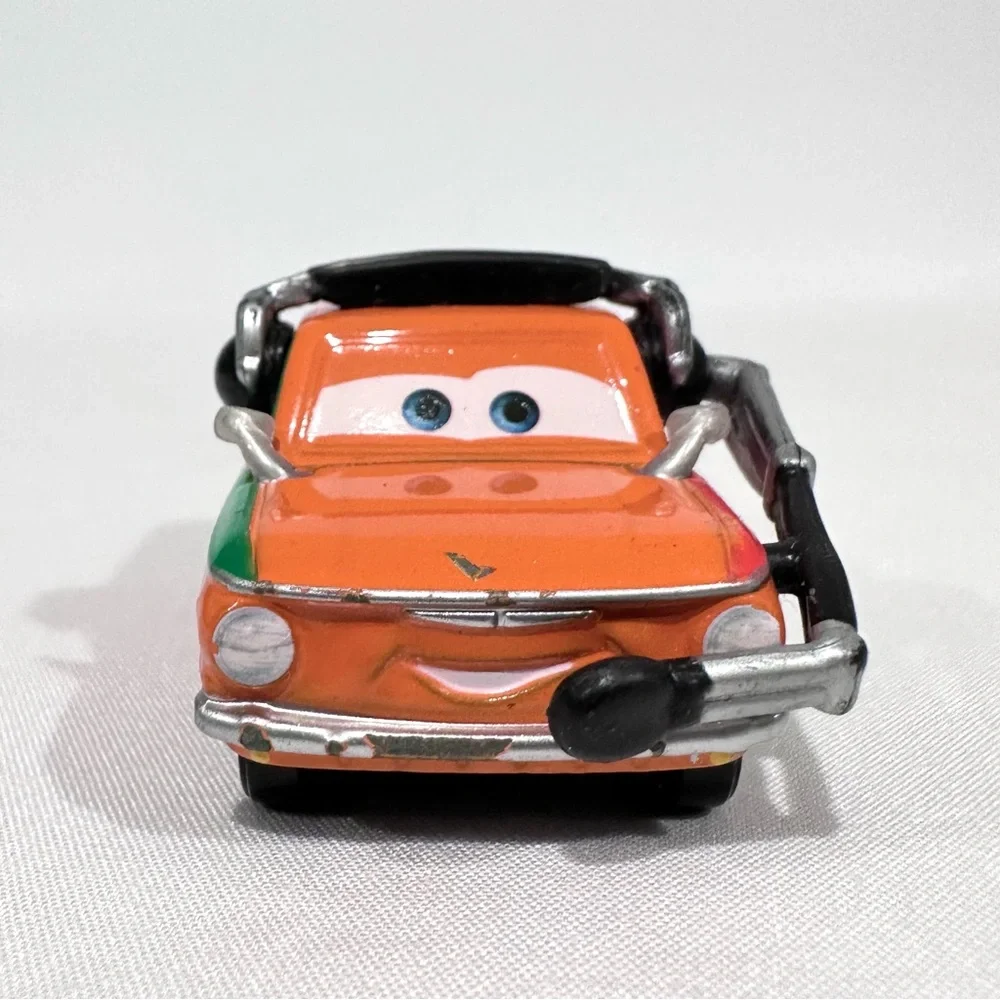 Disney Pixar Cars 2 Brian Gearlooski WGP Crew Chief Die-cast Mattel Rare